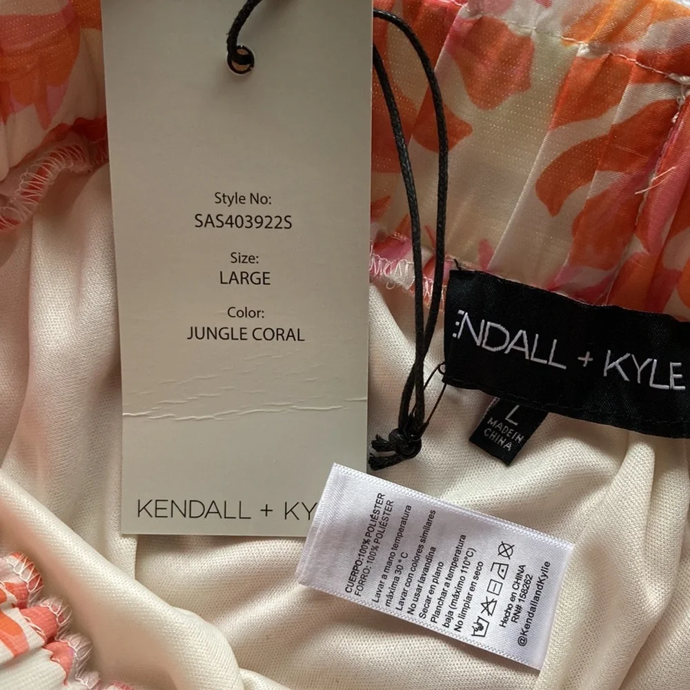 Kendall + Kylie Shorts - Picture 4 of 6
